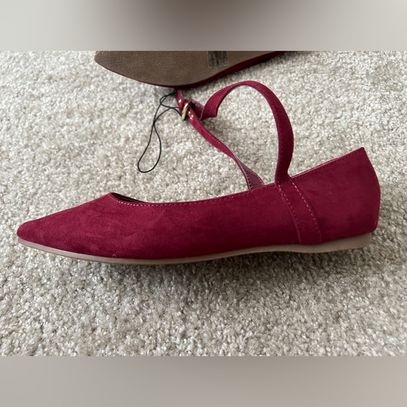 Forever 21 Pointed Toe Flats - Picture 2 of 3